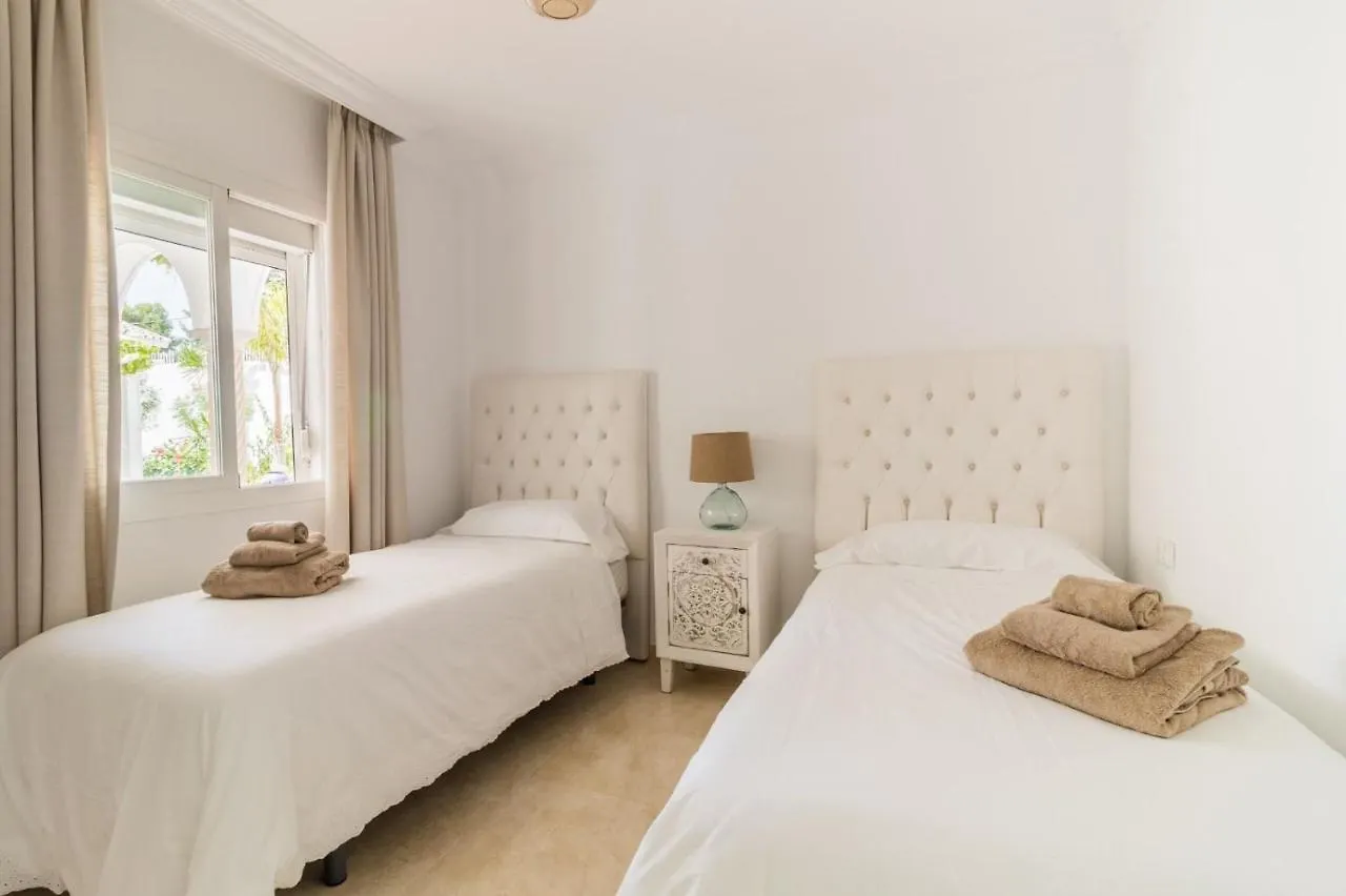 Villa Arcadia - Avenida 28 De Las Adelfas 29680 Estepona, Malaga Spain