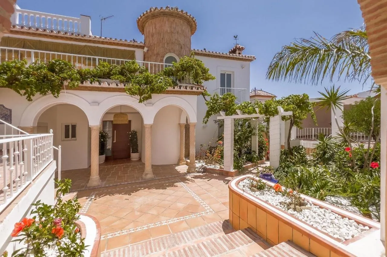 Villa Arcadia - Avenida 28 De Las Adelfas 29680 Estepona, Malaga Spain